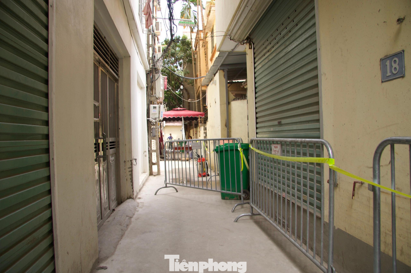 Tại ngách có ca nhiễm COVID-19, người dân không được ra ngoài và cũng không ai được vào trong.