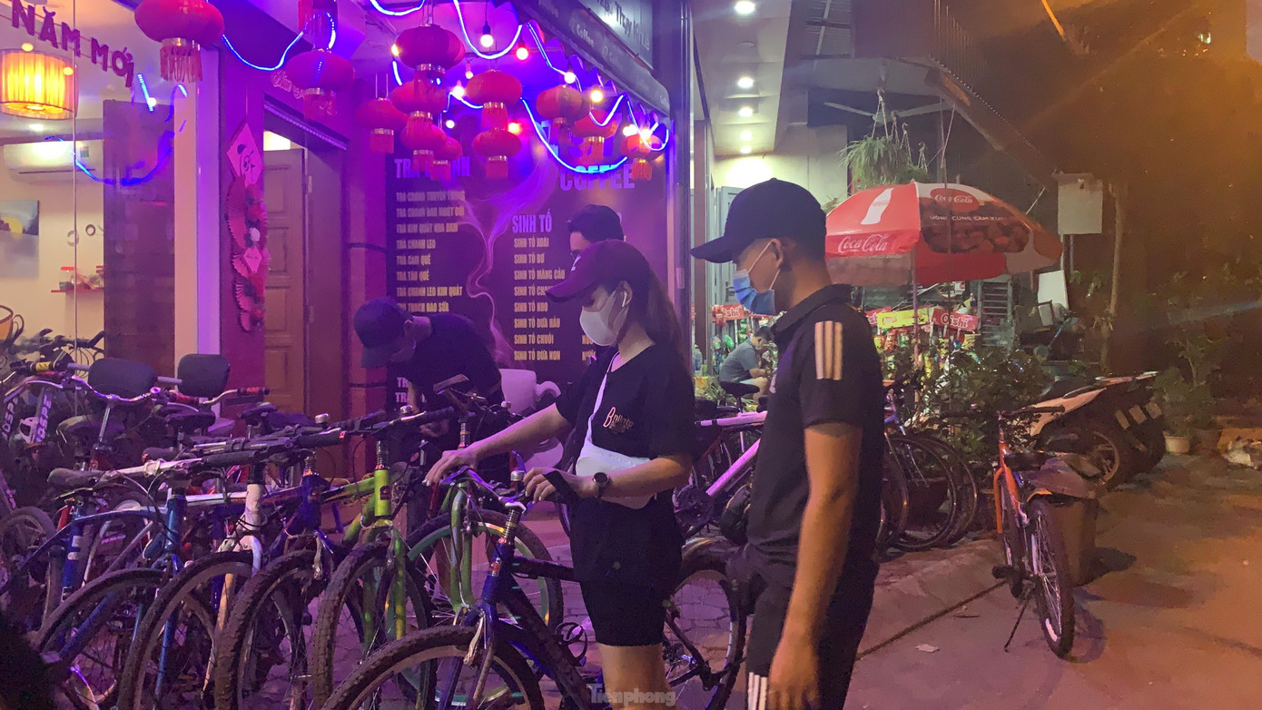 Tại các cửa hàng cho thuê xe, với đa dạng các loại xe như xe địa hình, xe loại bánh to, nhỏ phục vụ các đối tượng khác nhau, từ người già đến trẻ em.