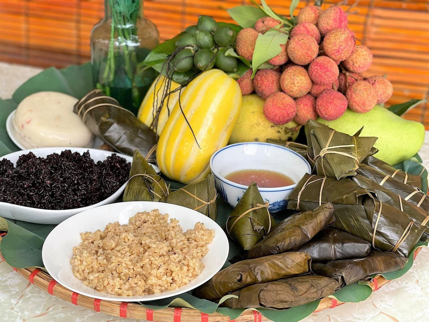 Năm nay trái vải được nhiều người chọn vì đều muốn ủng hộ bà con vùng vải thiều chính vụ vào đúng dịp COVID-19. Năm nay trái vải được nhiều người chọn vì đều muốn ủng hộ bà con vùng vải thiều chính vụ vào đúng dịp COVID-19.