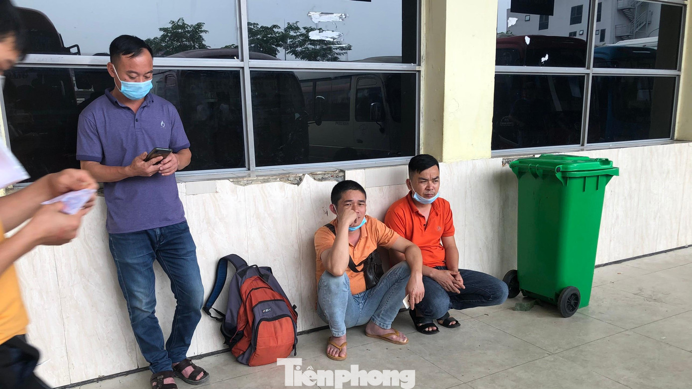 Nhiều người đeo khẩu trang không đúng quy cách, đeo để đối phó khi bị nhắc nhở.