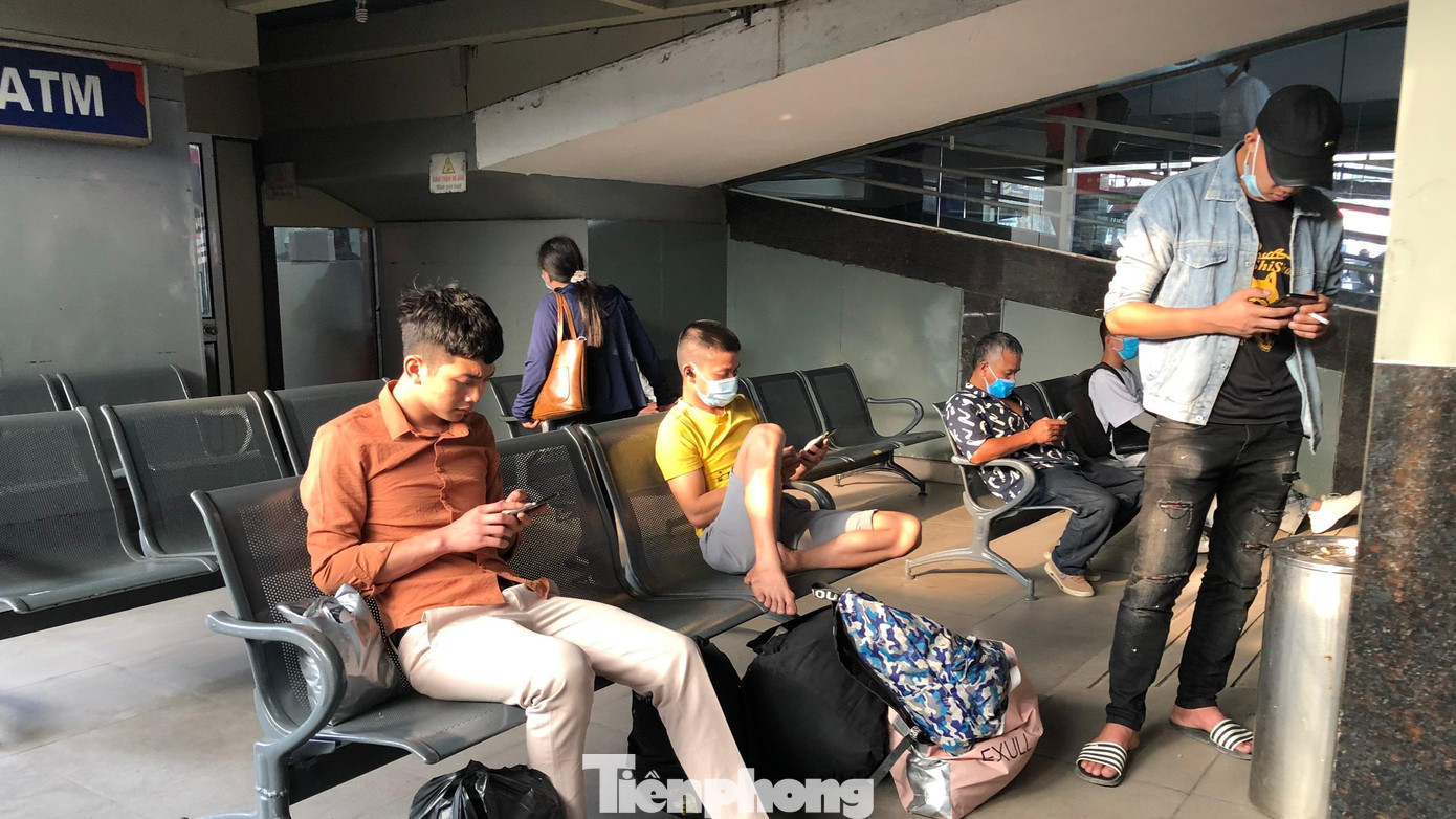 Lượng hành khách tăng cao trong thời điểm ngày lễ nên các nhà xe phải tăng cường chuyến.