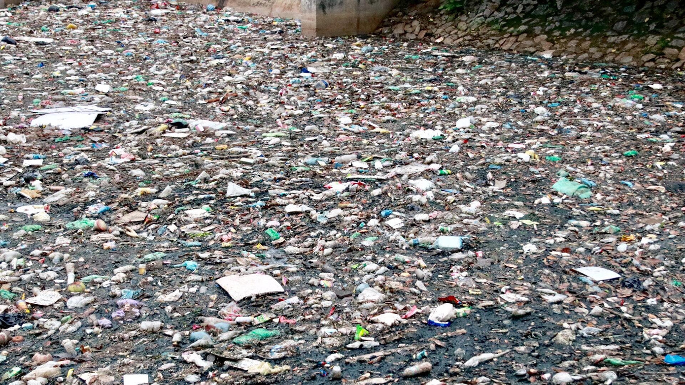 Thực tế, tình trạng ô nhiễm môi trường tại sông Kim Ngưu đã diễn ra từ hàng chục năm nay.