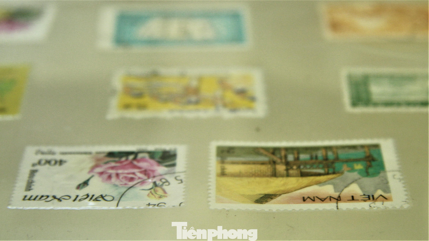 Mở cửa hàng ngày theo giờ hành chính, nhà truyền thống của làng lúc nào cũng chào đón người dân đến tham quan. Được bà Trần Thị Huệ nhiệt tình trông nom, quét dọn thường xuyên nên bảo tàng làng luôn sạch sẽ, đồ vật sắp xếp gọn gàng.