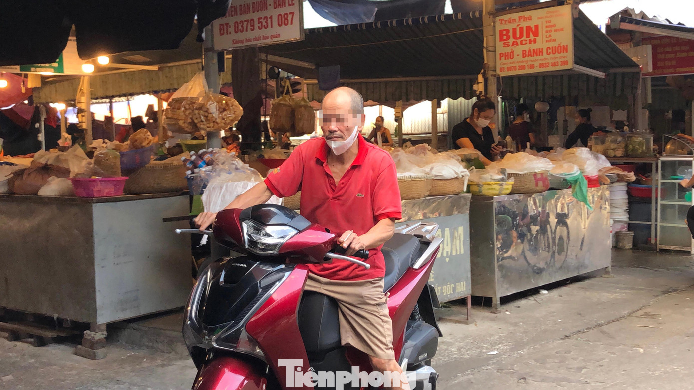 Dù mức xử phạt những người không đeo khẩu trang lên đến 3 triệu đồng, trên thực tế nhiều người vẫn không đeo khẩu trang.