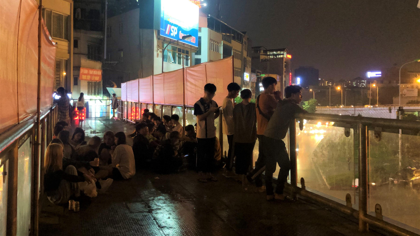 Theo thống kê, Hà Nội đang mở cửa 32/38 hầm để phục vụ cho người đi bộ. 6 hầm còn lại trên tuyến đường Hoàng Sa, Trường Sa cũng đã phải đóng cửa vì hai bên đường không có người dân sinh sống, nhu cầu đi lại của người dân không nhiều.