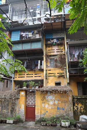 "Ba lô" kiến trúc tháp ngược, càng lên cao càng phình.