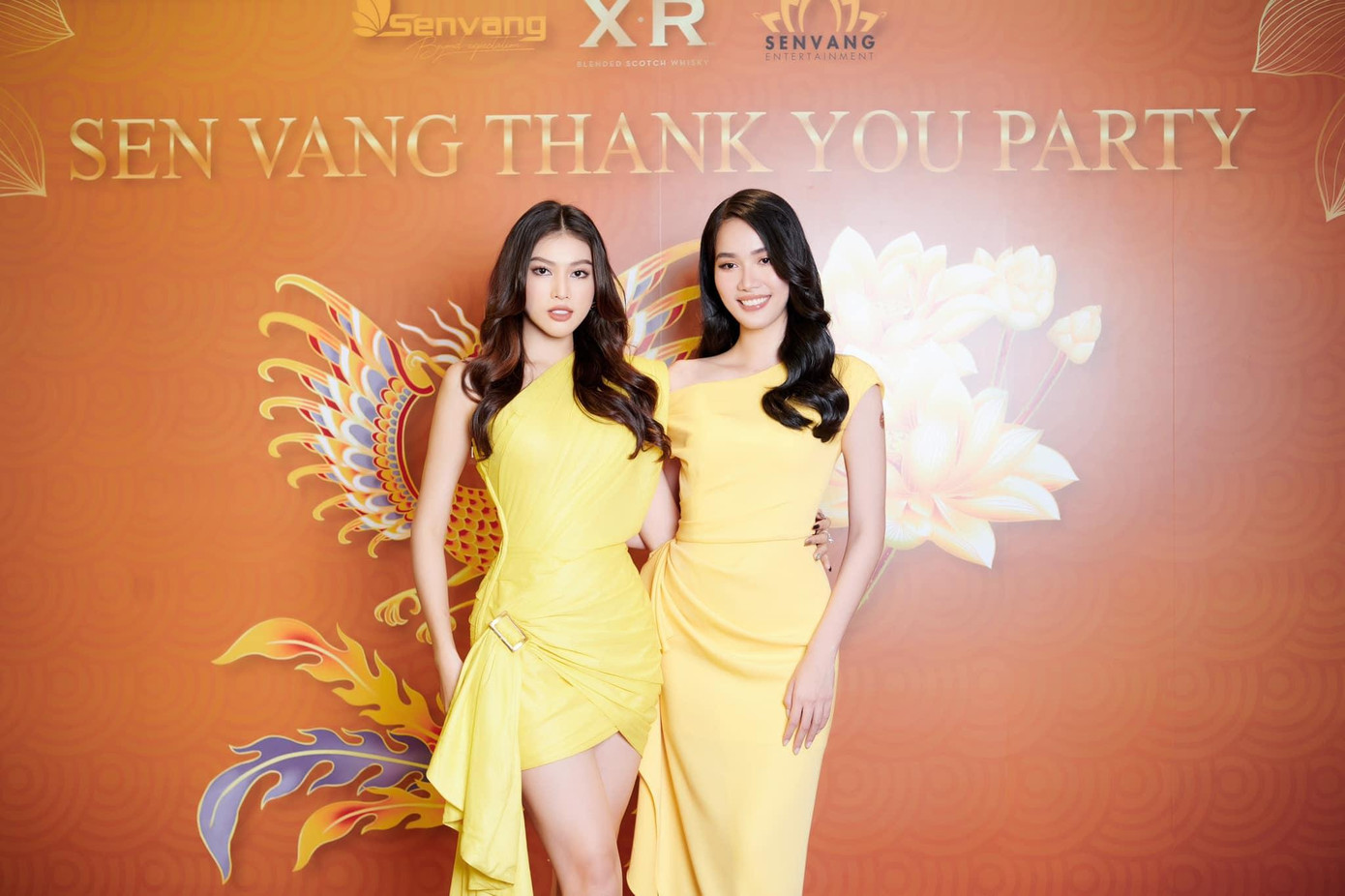 Á hậu Phương Anh và Ngọc Thảo thân thiết tại sự kiện.