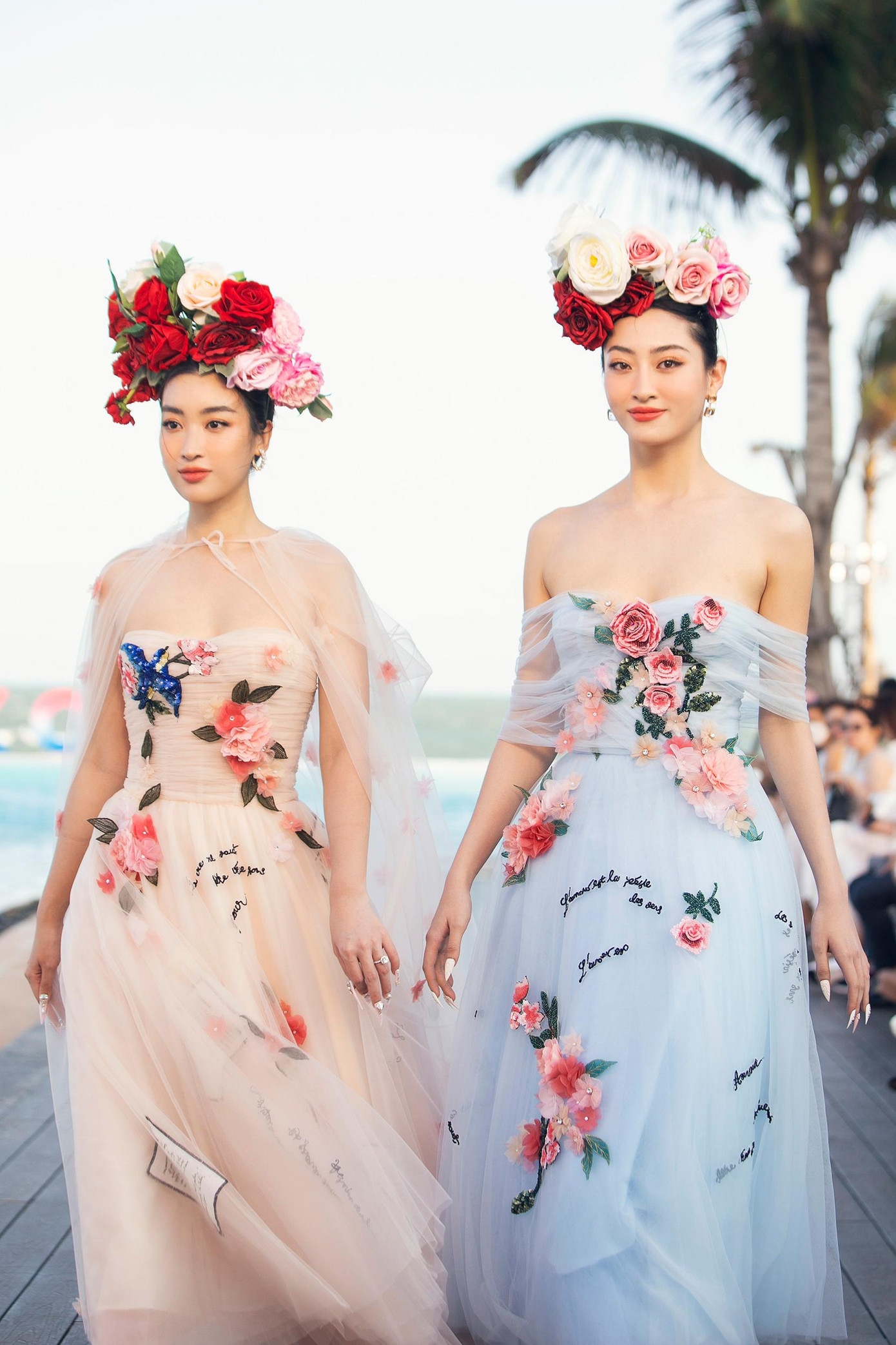 Xuất hiện tại show diễn, Lương Thùy Linh cùng “đàn chị” Đỗ Mỹ Linh lần đầu catwalk đôi vô cùng hút mắt.