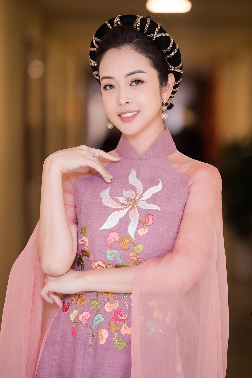 Vừa qua, Hoa hậu Jennifer Phạm tiếp tục đảm nhận vai trò MC của chương trình Xuân Phát Tài 12.