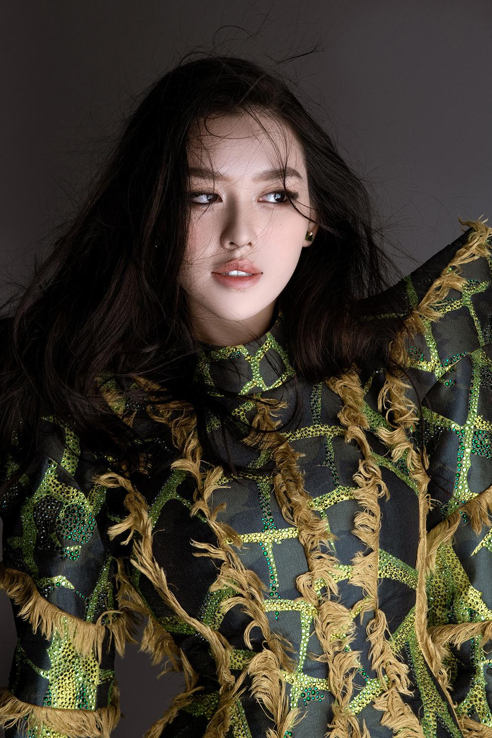 Bên cạnh sự thành công trong việc lấy lại vóc dáng sau sinh, thần thái của Tường San cũng thăng hạng vượt bậc.