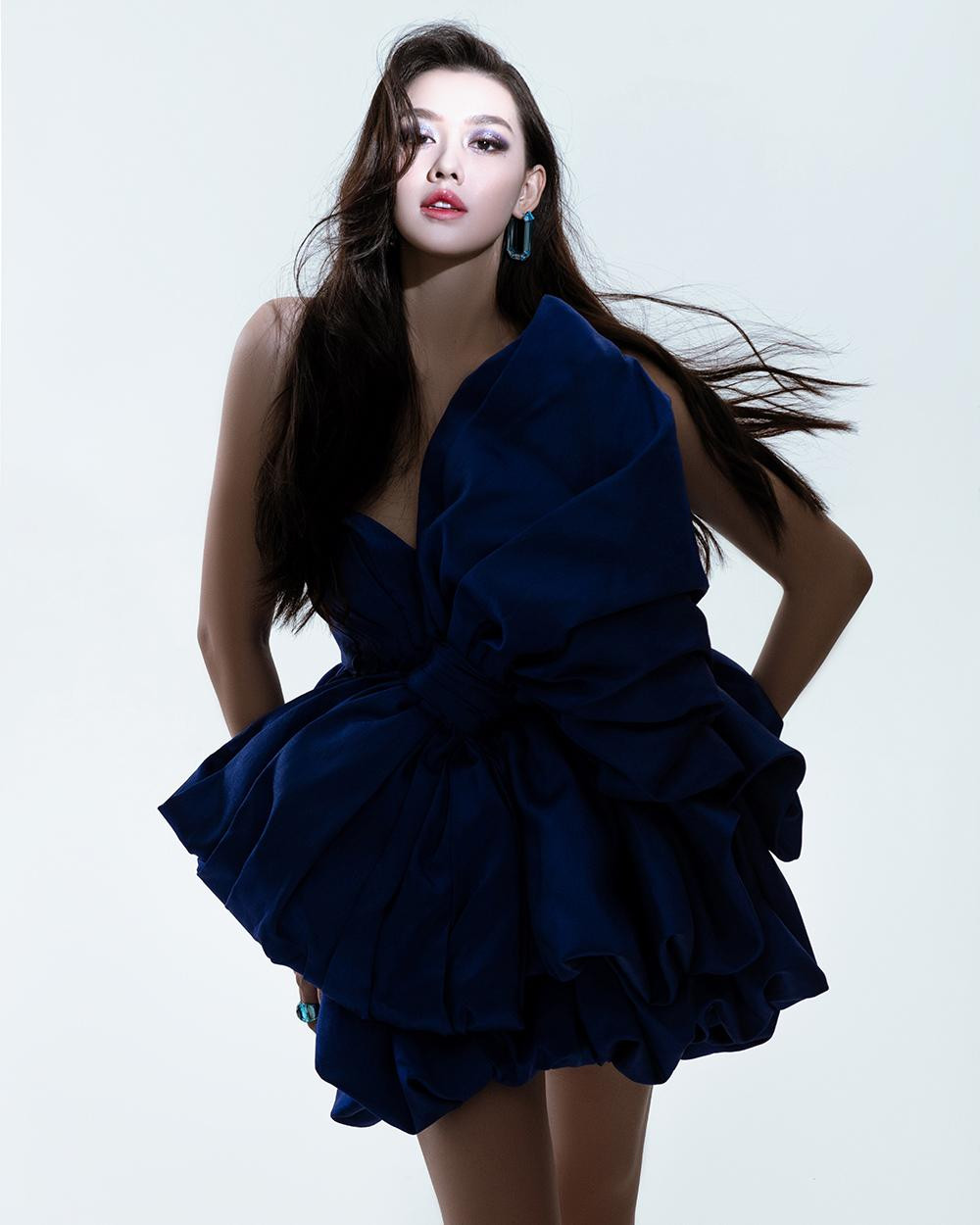 Sau khi kết hôn vào tháng 11 năm 2020, Á hậu Tường San cũng dần ít xuất hiện tại các sự kiện cũng như các hoạt động giải trí showbiz. Người đẹp dường như chuyên tâm vun đắp cho gia đình mới cũng như bắt đầu tập trung vào những dự định cá nhân.