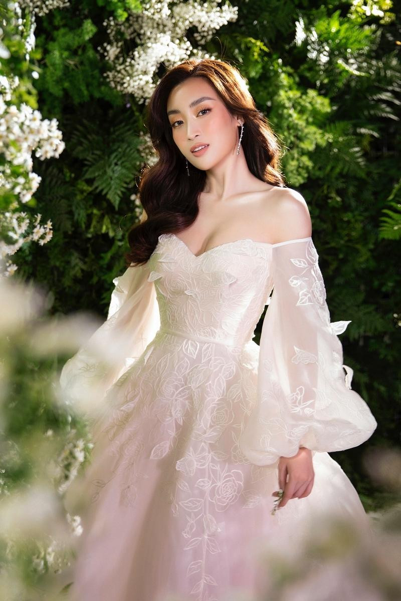 Đỗ Mỹ Linh cũng là một nàng hậu rất kín tiếng về chuyện tình cảm. Cô chỉ chia sẻ về công việc chứ hiếm khi nhắc tới nửa kia của mình.