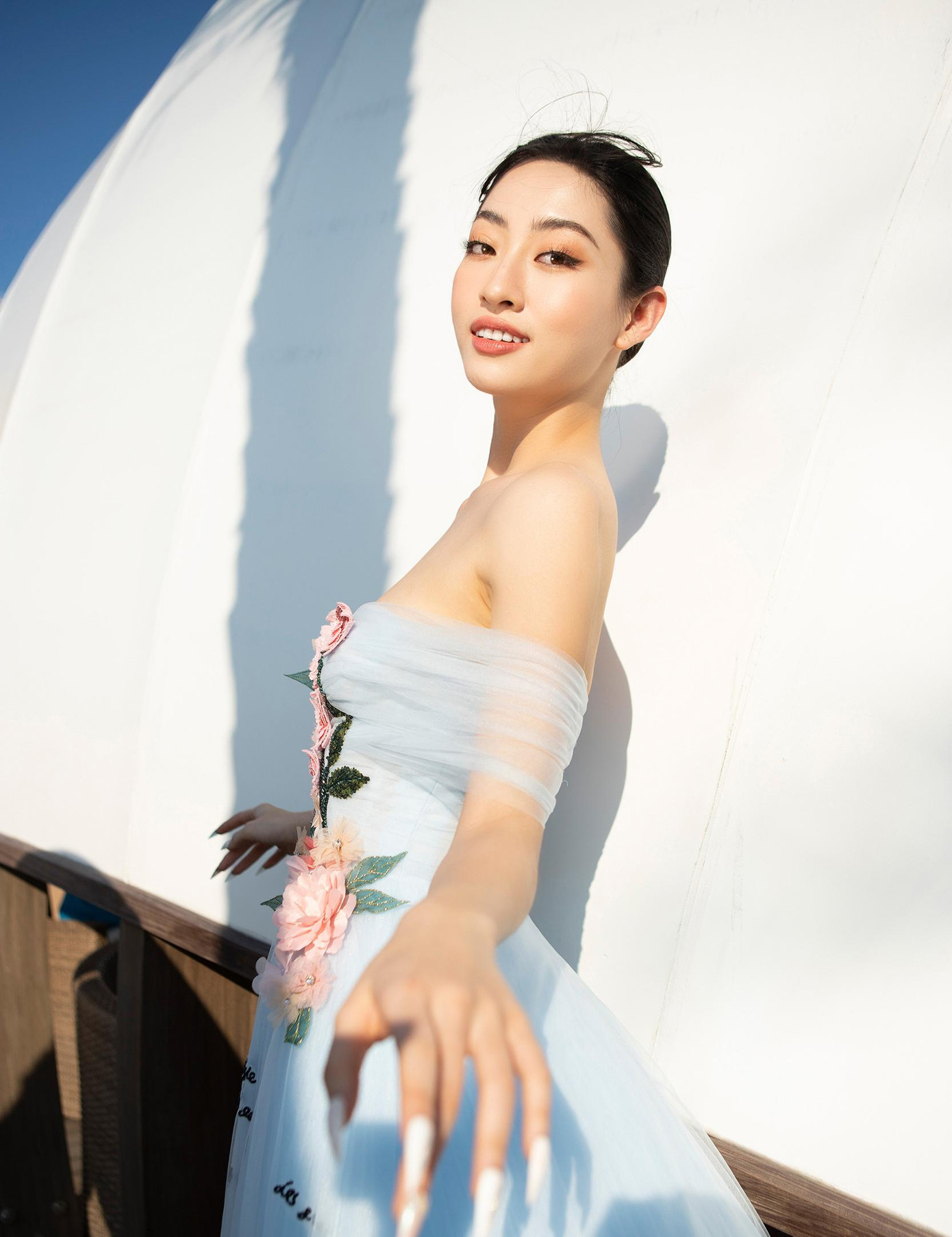 Miss World Vietnam 2019 được chọn để đảm nhận vai trò vedette cho một bộ sưu tập.