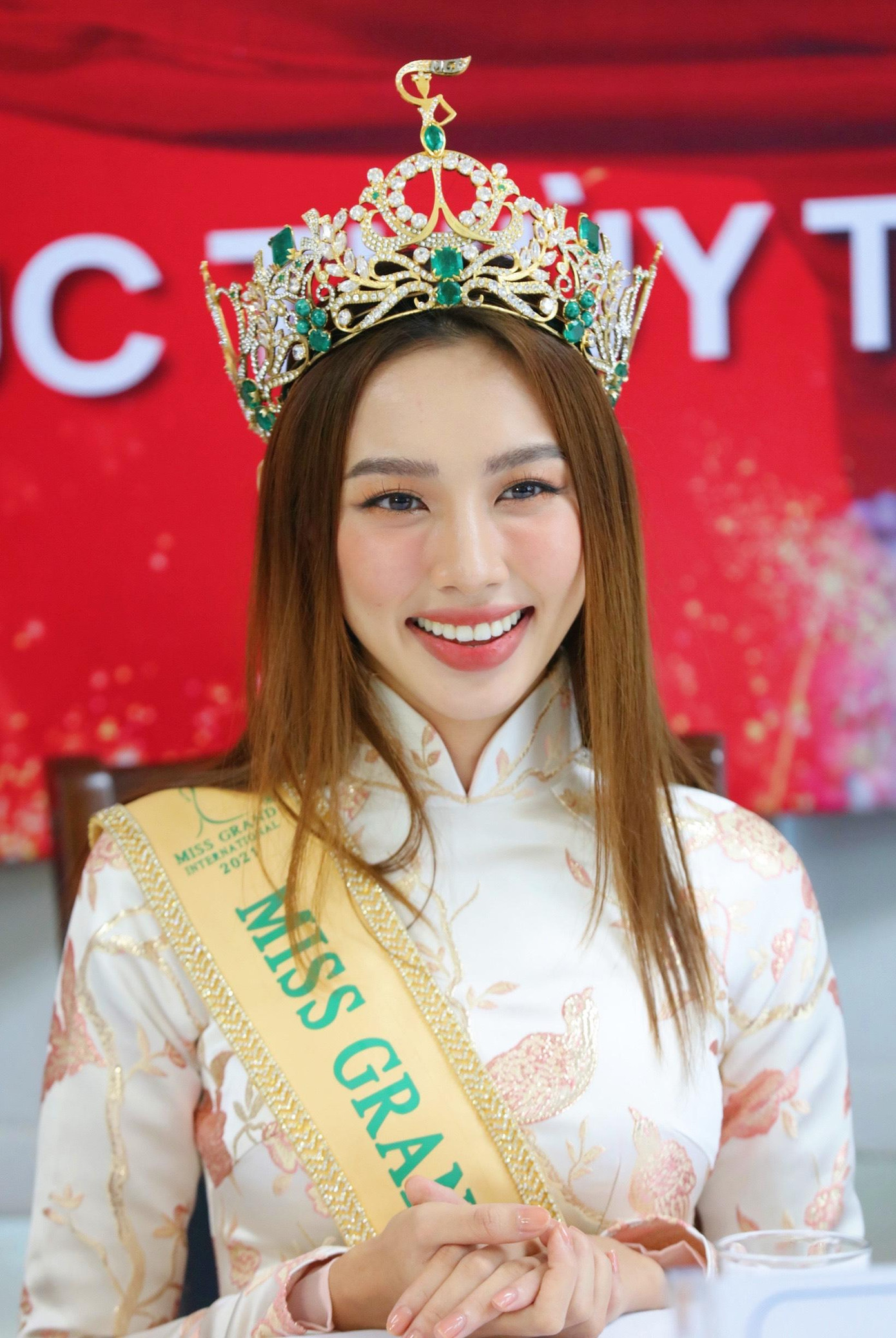 Nhan sắc trong trẻo và duyên dáng của Thuỳ Tiên khi diện áo dài nhận được rất nhiều sự khen ngợi từ độc giả.