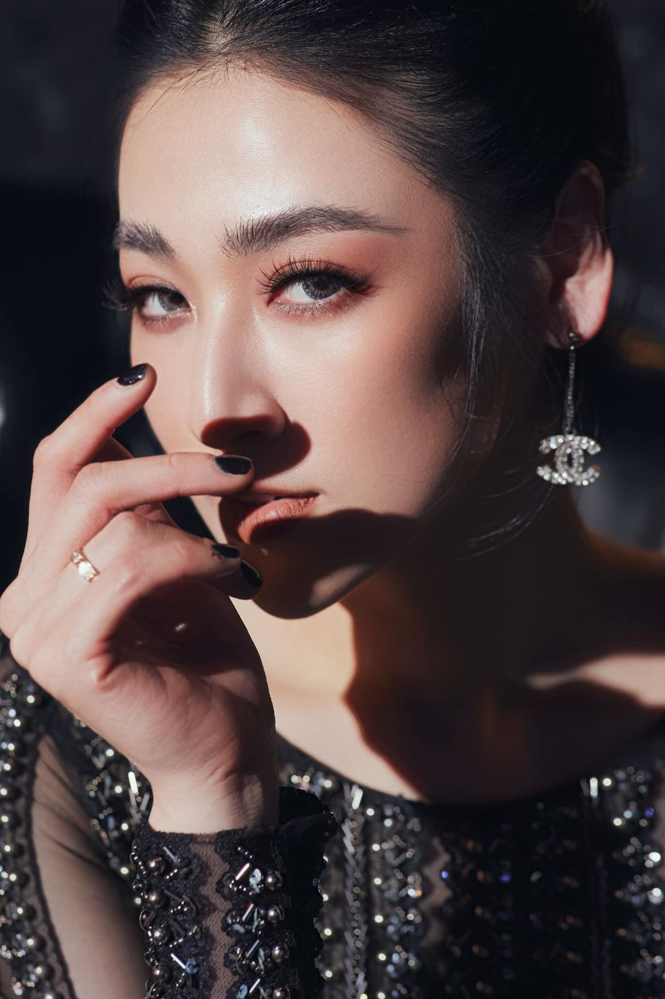 Á hậu Việt Nam 2012 ngày càng xinh đẹp và sexy hơn sau khi sinh con trai đầu lòng.