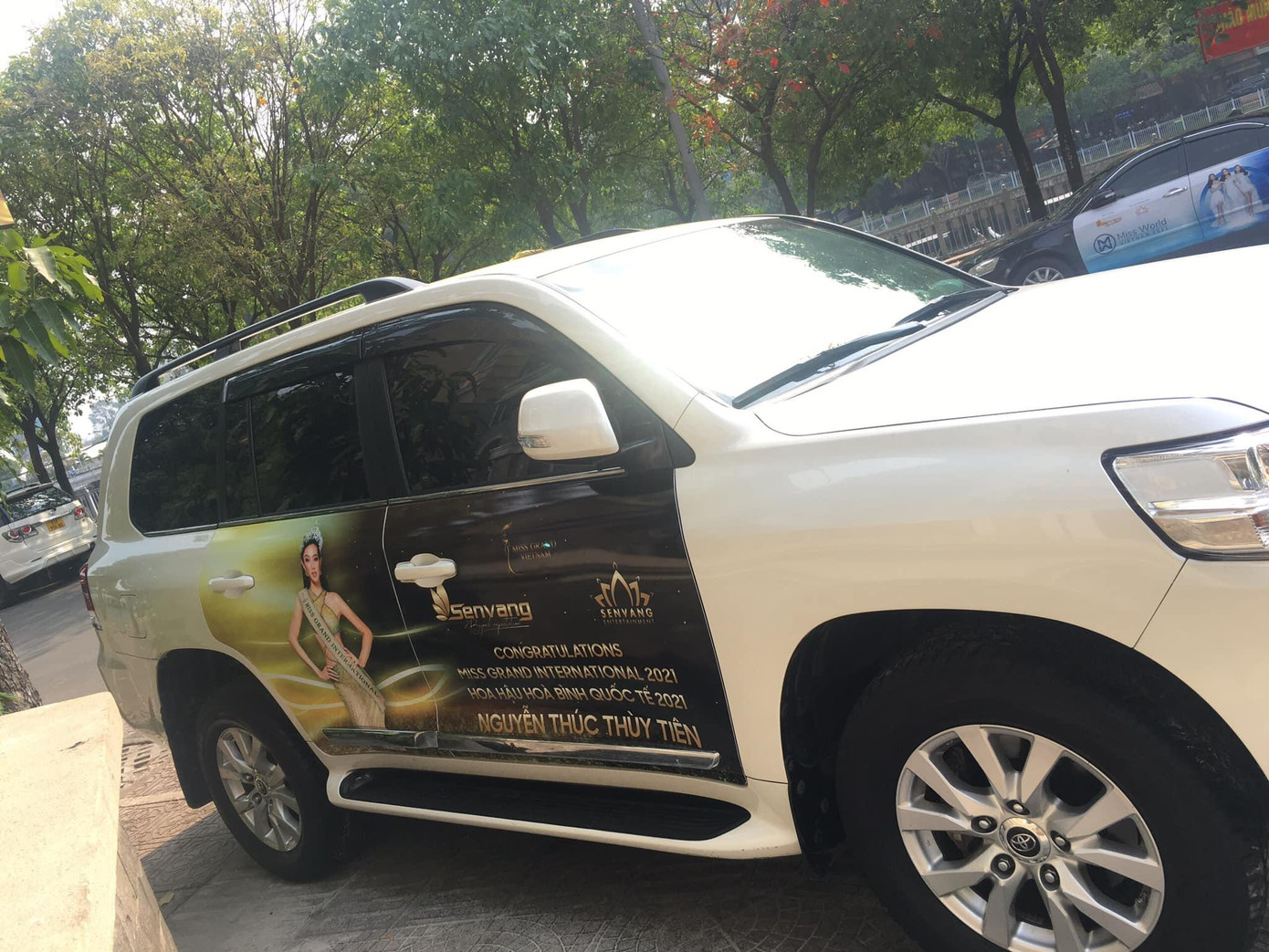 Phương tiện di chuyển của người đẹp cũng đã được chuẩn bị vô cùng chuyên nghiệp và hoành tráng.