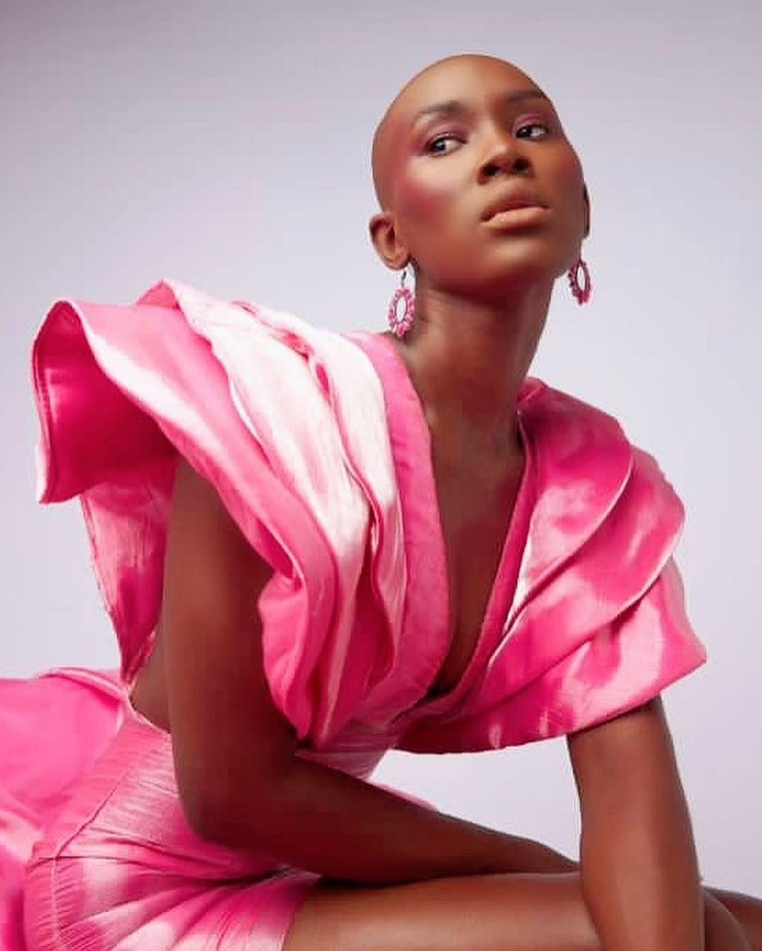 Cô cũng được đánh giá là một người đẹp có kỹ năng và kinh nghiệm thi thố sắc đẹp ấn tượng.