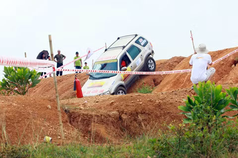 Nhiều dốc cao là thử thách cho những chiếc xe offroad. Nhiều dốc cao là thử thách cho những chiếc xe offroad