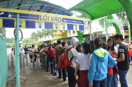 Khu vui chơi ở TP HCM chật cứng người dịp lễ ảnh 8 Khu vui chơi ở TP HCM chật cứng người dịp lễ ảnh 8