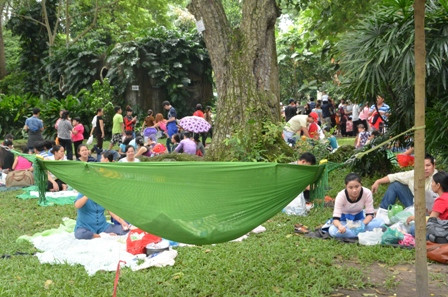 Khu vui chơi ở TP HCM chật cứng người dịp lễ ảnh 19 Khu vui chơi ở TP HCM chật cứng người dịp lễ ảnh 19