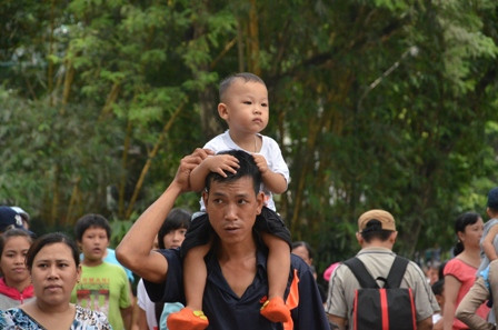 Khu vui chơi ở TP HCM chật cứng người dịp lễ ảnh 16 Khu vui chơi ở TP HCM chật cứng người dịp lễ ảnh 16