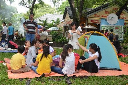 Khu vui chơi ở TP HCM chật cứng người dịp lễ ảnh 17 Khu vui chơi ở TP HCM chật cứng người dịp lễ ảnh 17