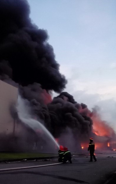 Cháy dữ dội ở Khu công nghiệp VSIP Bình Dương ảnh 4