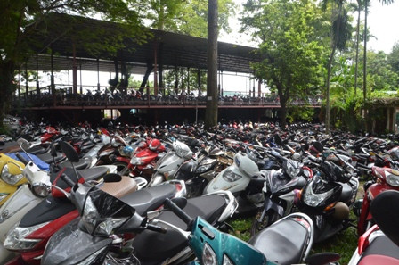 Khu vui chơi ở TP HCM chật cứng người dịp lễ ảnh 22 Khu vui chơi ở TP HCM chật cứng người dịp lễ ảnh 22