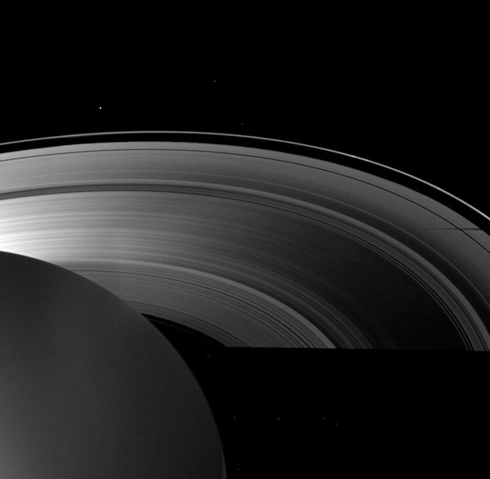 Có khoảng 60 vệ tinh quanh Sao Thổ