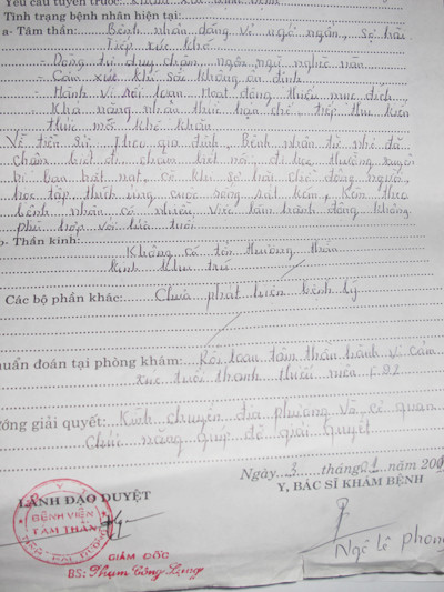 Giấy chứng nhận sức khỏe của cháu L.H.T do ông Phong khám và viết trong 10 phút. Giấy chứng nhận sức khỏe của cháu L.H.T do ông Phong khám và viết trong 10 phút