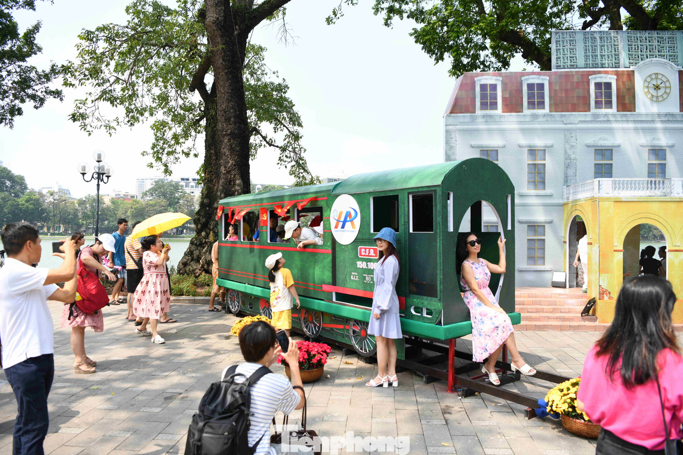 Sáng 21/9, hàng nghìn lượt khách du lịch đã tham gia, trải nghiệm nhiều hoạt động đặc sắc của Festival Thu Hà Nội năm 2024 tại phố đi bộ hồ Hoàn Kiếm.