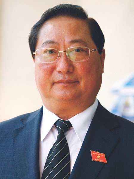 Bộ trưởng Chủ nhiệm Ủy ban Dân tộc Giàng Seo Phử (60 tuổi), quê Lào Cai, cử nhân (kinh tế), Ủy viên Trung ương Đảng. Bộ trưởng Chủ nhiệm Ủy ban Dân tộc Giàng Seo Phử (60 tuổi), quê Lào Cai, cử nhân (kinh tế), Ủy viên Trung ương Đảng