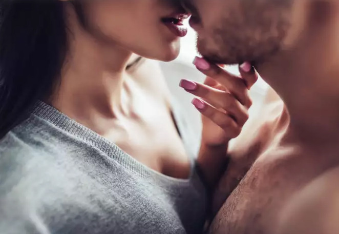 Lựa chọn tốt nhất để níu giữ đối tác chính là tình dục. Lựa chọn tốt nhất để níu giữ đối tác chính là tình dục.