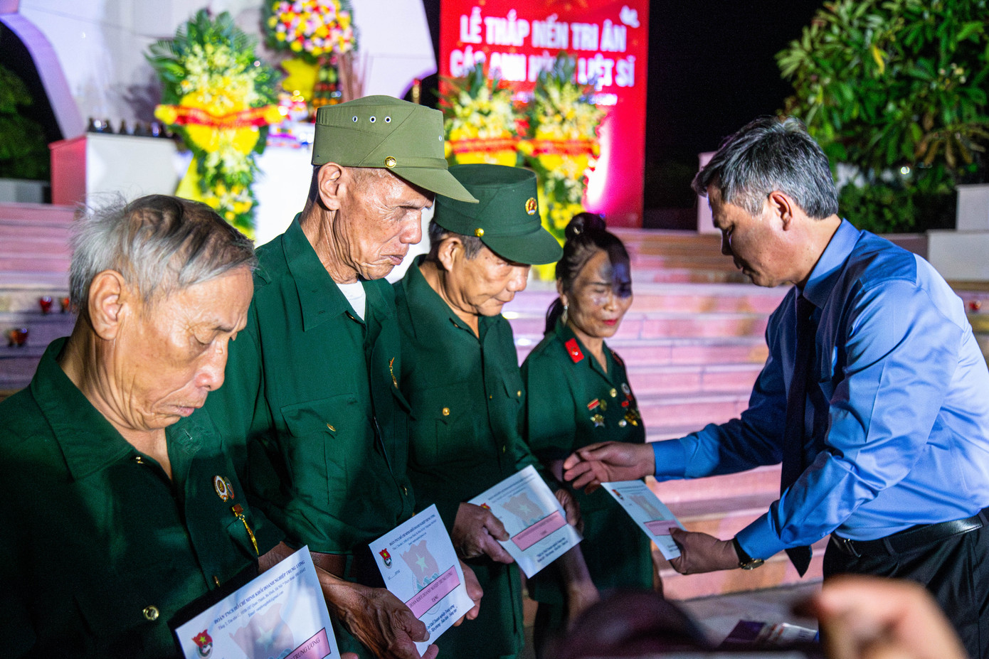 Lãnh đạo tỉnh Quảng Bình tặng quà lực lượng cựu chiến binh, dân công hỏa tuyến là những thương binh, bệnh binh tại địa bàn huyện Bố Trạch