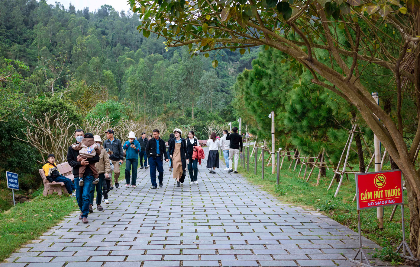 Khu mộ Đại tướng mỗi ngày đón hàng nghìn người dân đến viếng