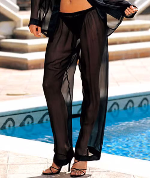 Xu hướng thời trang xuyên thấu được lòng sao Việt.