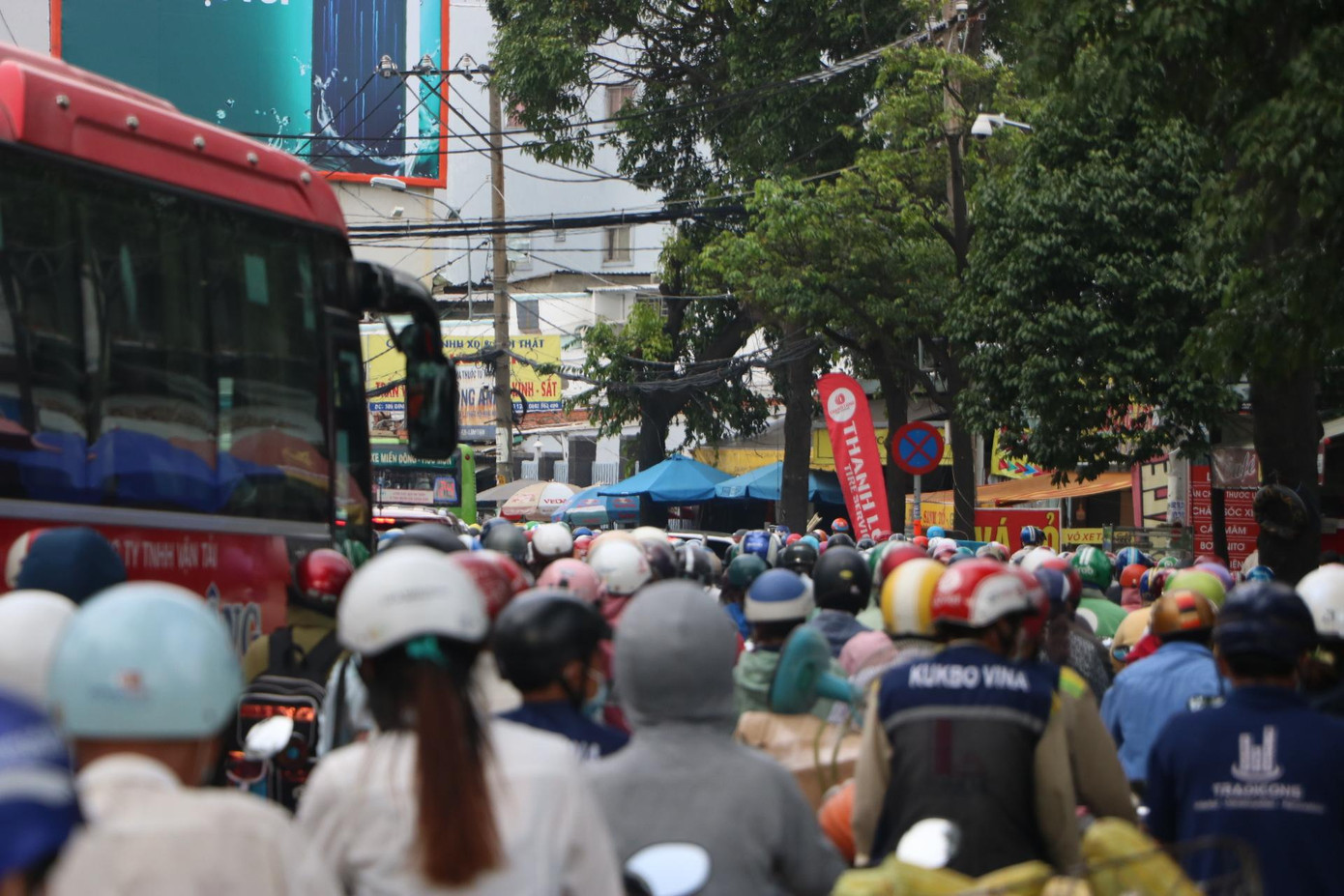 Đường Đinh Bộ Lĩnh, Xô Viết Nghệ Tĩnh, Nguyễn Xí (quận Bình Thạnh) vào sáng 4/5.