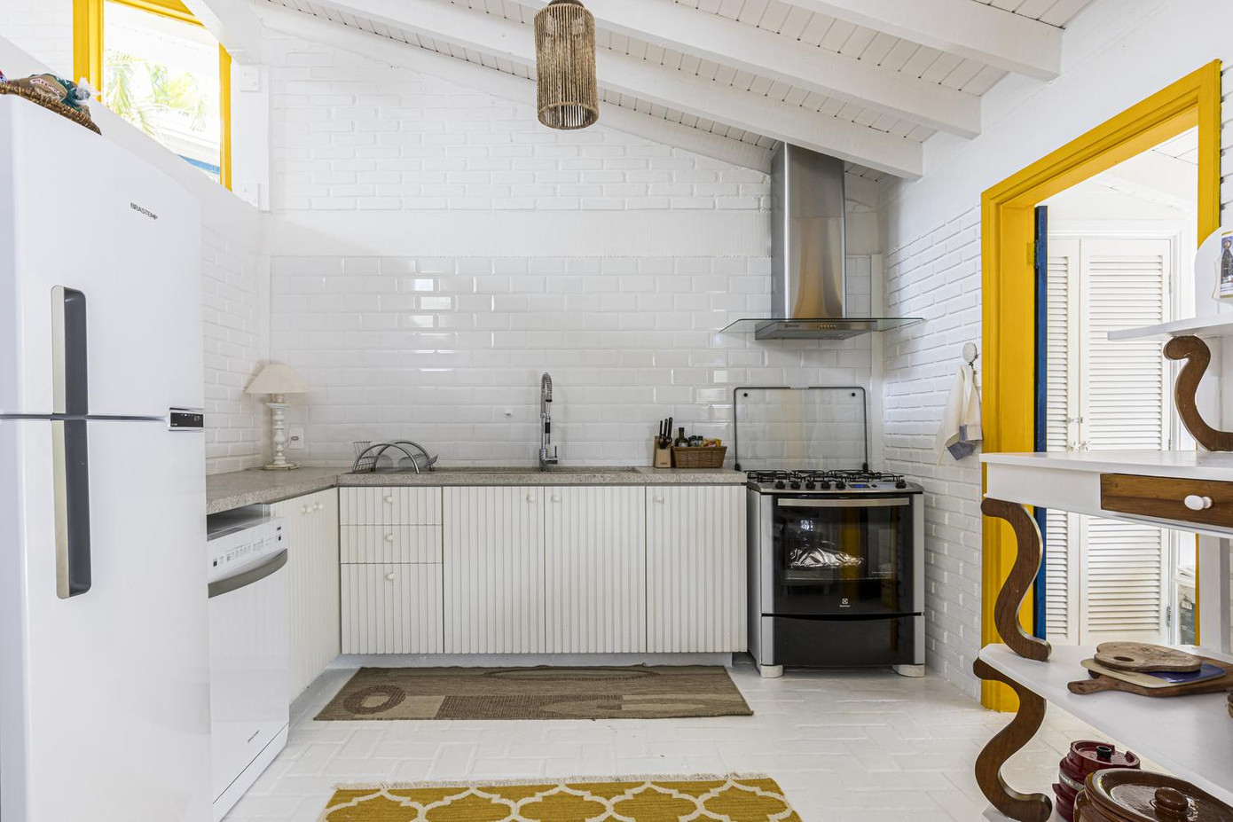 Tầng 2 là phòng khách và bếp nấu nướng. Tầng 2 là phòng khách và bếp nấu nướng.