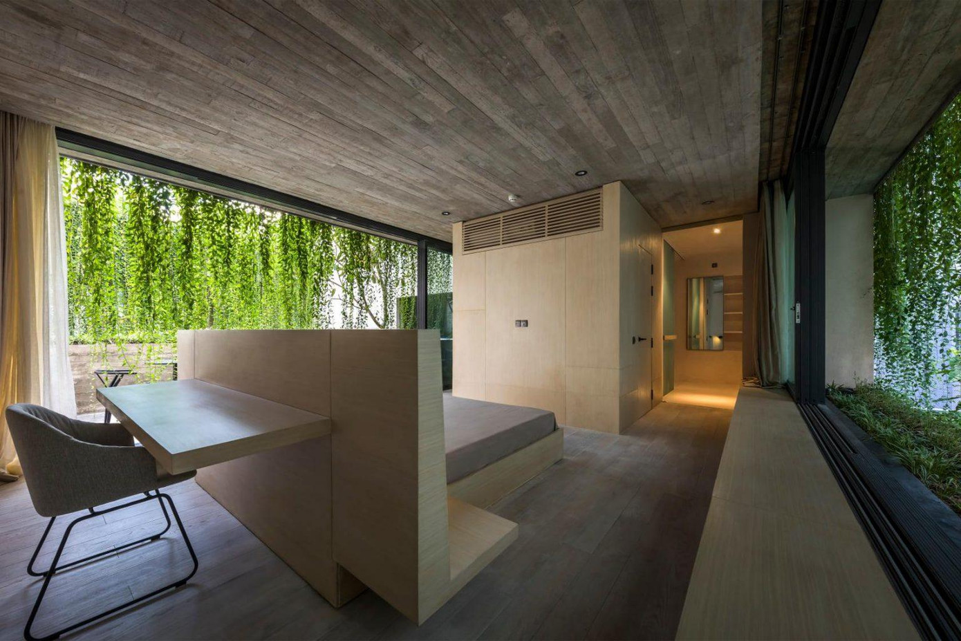 Không gian thông thoáng và tràn ngập cây xanh như một công viên.