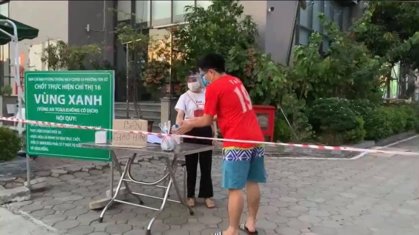 Các cư dân cho biết họ rất yên tâm khi có "vùng xanh" tại tòa nhà giữa đại dịch COVID -19 và hi vọng mọi người sẽ cùng tuân thủ nghiêm ngặt các khuyến cáo của chính quyền và Bộ Y tế để sớm đẩy lùi dịch bệnh, xã hội trở lại trạng thái hoạt động bình thường.