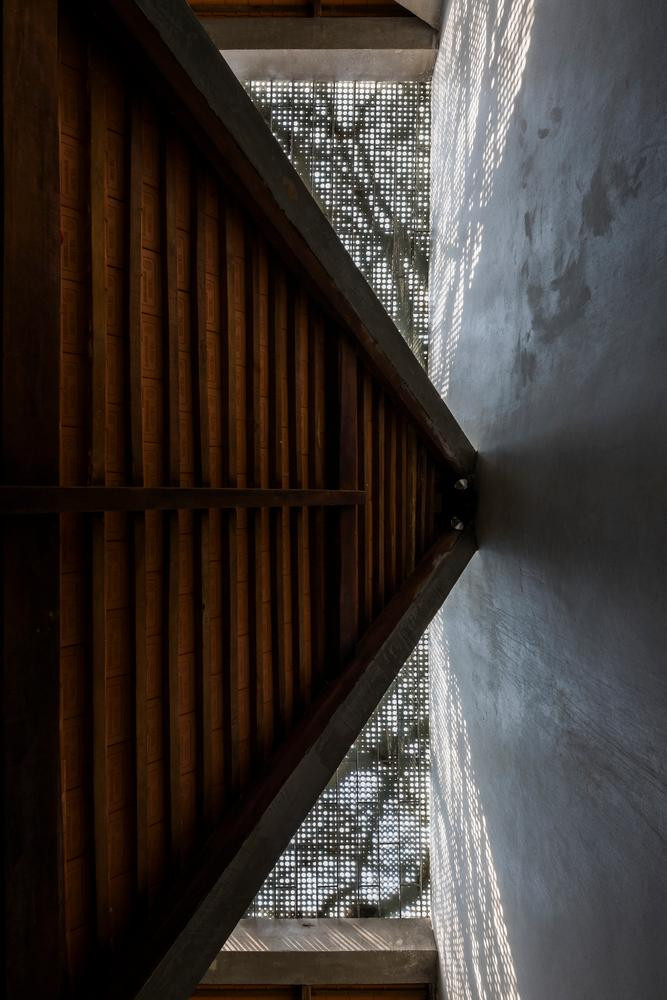 Không gian bếp được ngăn cách bằng ánh sáng tự nhiên, kết hợp khu vườn nhỏ trồng một số loại rau để nấu nướng. Không gian bếp được ngăn cách bằng ánh sáng tự nhiên, kết hợp khu vườn nhỏ trồng một số loại rau để nấu nướng.