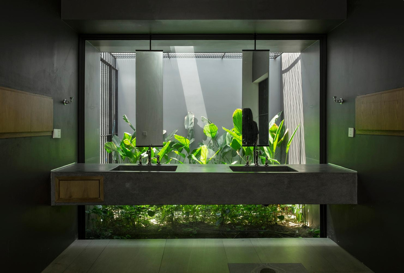 Ngoài hồ nước, các phòng riêng đều có thiết kế mở ra một khu vườn nhỏ riêng.