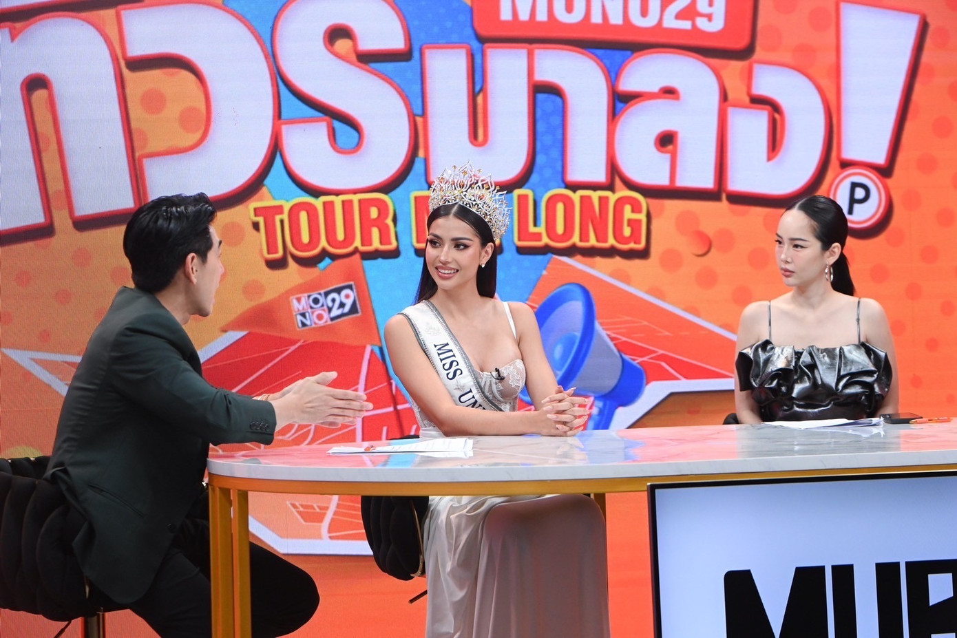 Sau khi trở về từ cuộc thi Hoa hậu Hoàn vũ 2023, Á hậu 1 Anntonia Porsild bận rộn với lịch trình dày đặc. Lịch trình chào đón Anntonia trở về Thái Lan kéo dài 10 ngày với nhiều hoạt động. Người đẹp liên tục xuất hiện trên các chương trình truyền hình lớn ở xứ sở chùa vàng.