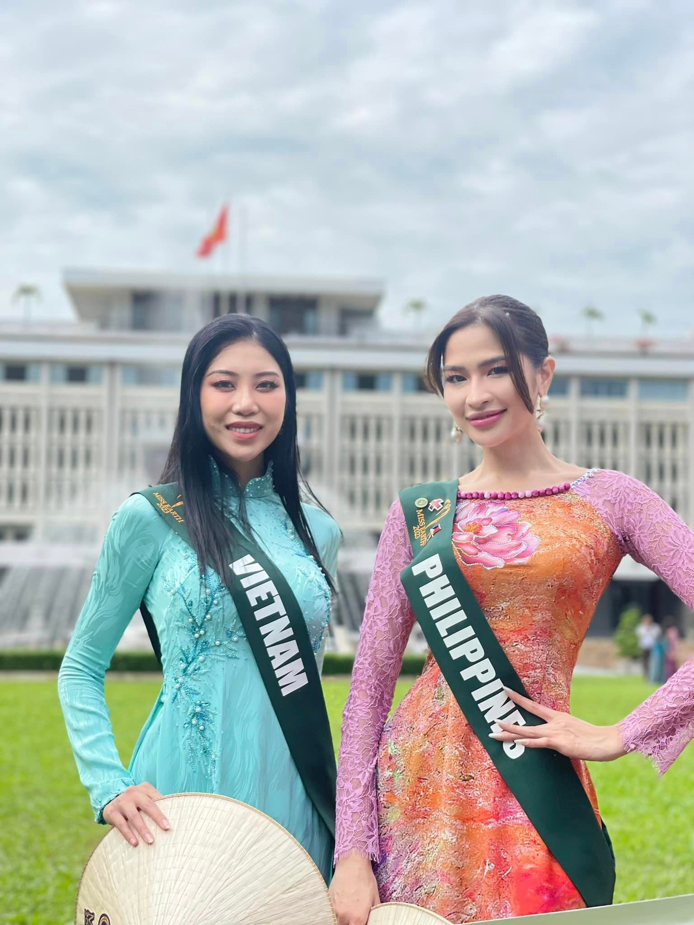 Lan Anh và người đẹp Philippines - ứng viên sáng giá của Hoa hậu Trái Đất 2023.