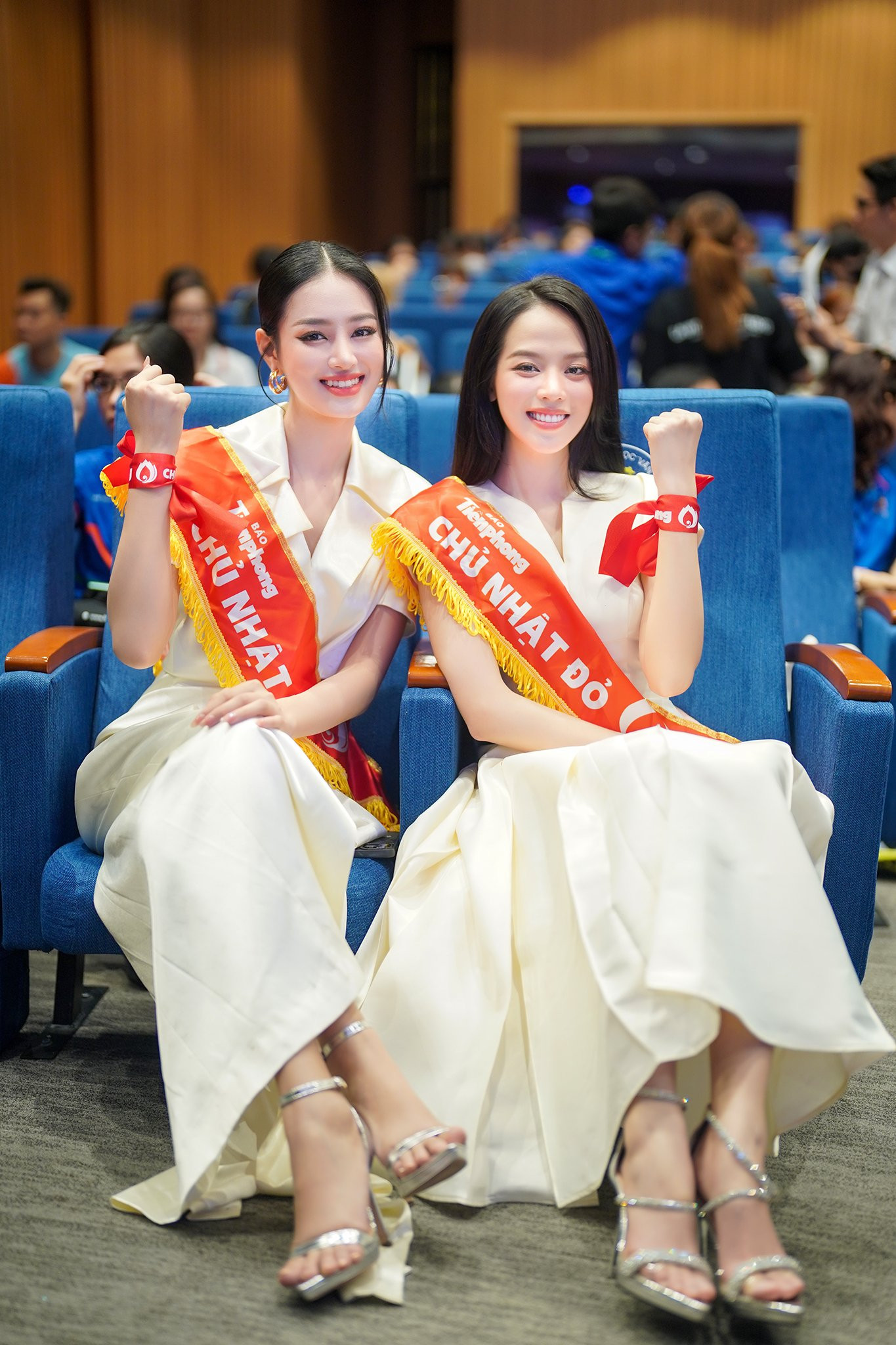 Sáng 3/12, Hoa hậu Việt Nam 2022 Huỳnh Thị Thanh Thủy và Á hậu 1 Miss Grand Việt Nam 2023 Bùi Khánh Linh đã tham gia chương trình hiến máu tình nguyện Chủ Nhật Đỏ lần thứ XVI, với chủ đề Hiến máu cứu người – Sinh mệnh của bạn và tôi tại Đại học Văn Hiến.