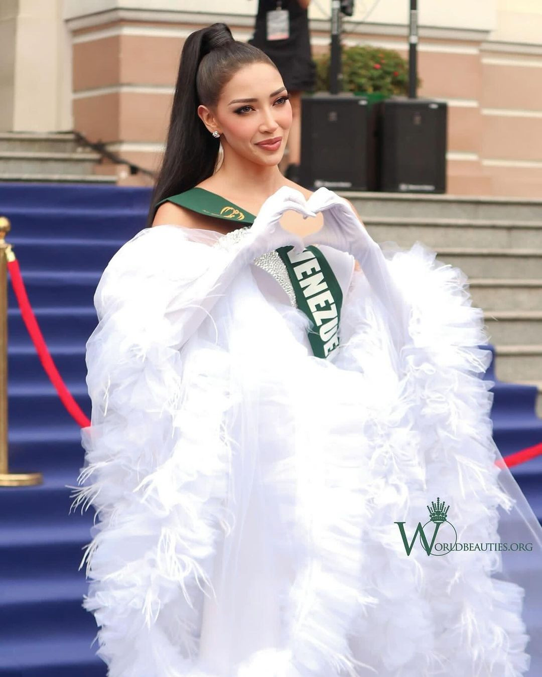 Đại diện Venezuela – Jhosskaren Carrizo là một trong những thí sinh tiềm năng cho vương miện Hoa hậu Trái Đất 2023. Người đẹp năm nay 27 tuổi, là người mẫu - diễn viên nổi tiếng ở Venezuela.