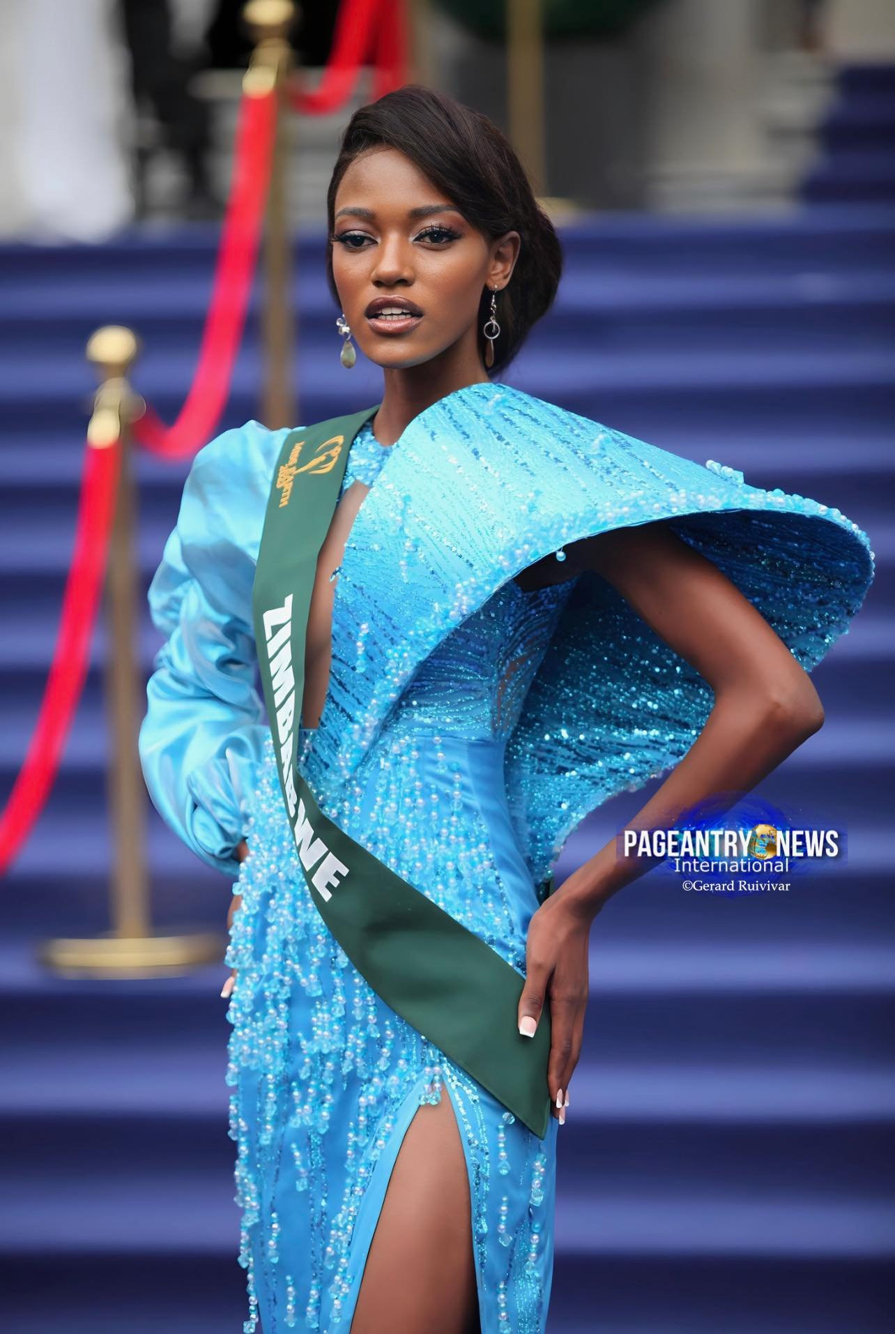 Người đẹp Zimbabwe – Courtney Jongwe là đại diện hiếm hoi của khu vực châu Phi được đánh giá cao. Tại sự kiện chào đón thí sinh Hoa hậu Trái Đất 2023, người đẹp diện trang phục dựng form 3D ấn tượng.