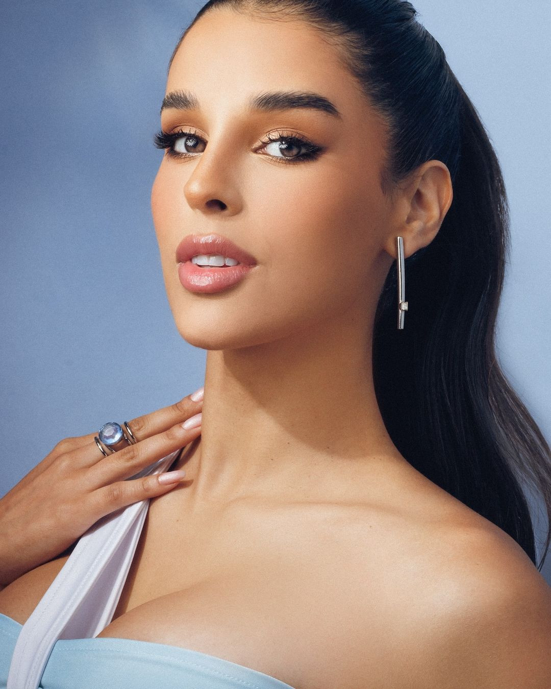 Sáng 8/12 theo giờ Việt Nam đã diễn ra chung kết cuộc thi Hoa hậu Venezuela 2023. Chung cuộc, người đẹp Ileana Marquez Pedroz - đại diện bang Amazonas đã giành ngôi vị cao nhất, trở thành đại diện Venezuela tại Hoa hậu Hoàn vũ 2024. Ngôi vị Á hậu 1 được trao cho người đẹp Giorgiana Rosas khiến nhiều người tiếc nuối.