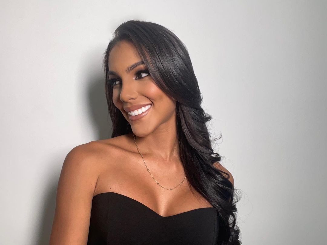 Với tư cách là Hoa hậu Quốc tế Venezuela, người đẹp đề xuất việc thúc đẩy trao quyền thông qua y tế và giáo dục ở các giai đoạn khác nhau trong cuộc đời của phụ nữ Venezuela. "Ở nước ta, phụ nữ phải đối mặt với những thách thức liên tục và trong những năm gần đây, chúng ta đã chứng kiến sức khỏe của họ ngày càng sa sút. Vì vậy, tôi có ý định giáo dục các cô gái và thanh niên trở thành những người phụ nữ khỏe mạnh, dũng cảm và mạnh mẽ. Đất nước và thế giới cần chúng ta và đó là lý do tôi muốn trao cho họ công cụ mạnh mẽ nhất: kiến thức", cô nói.