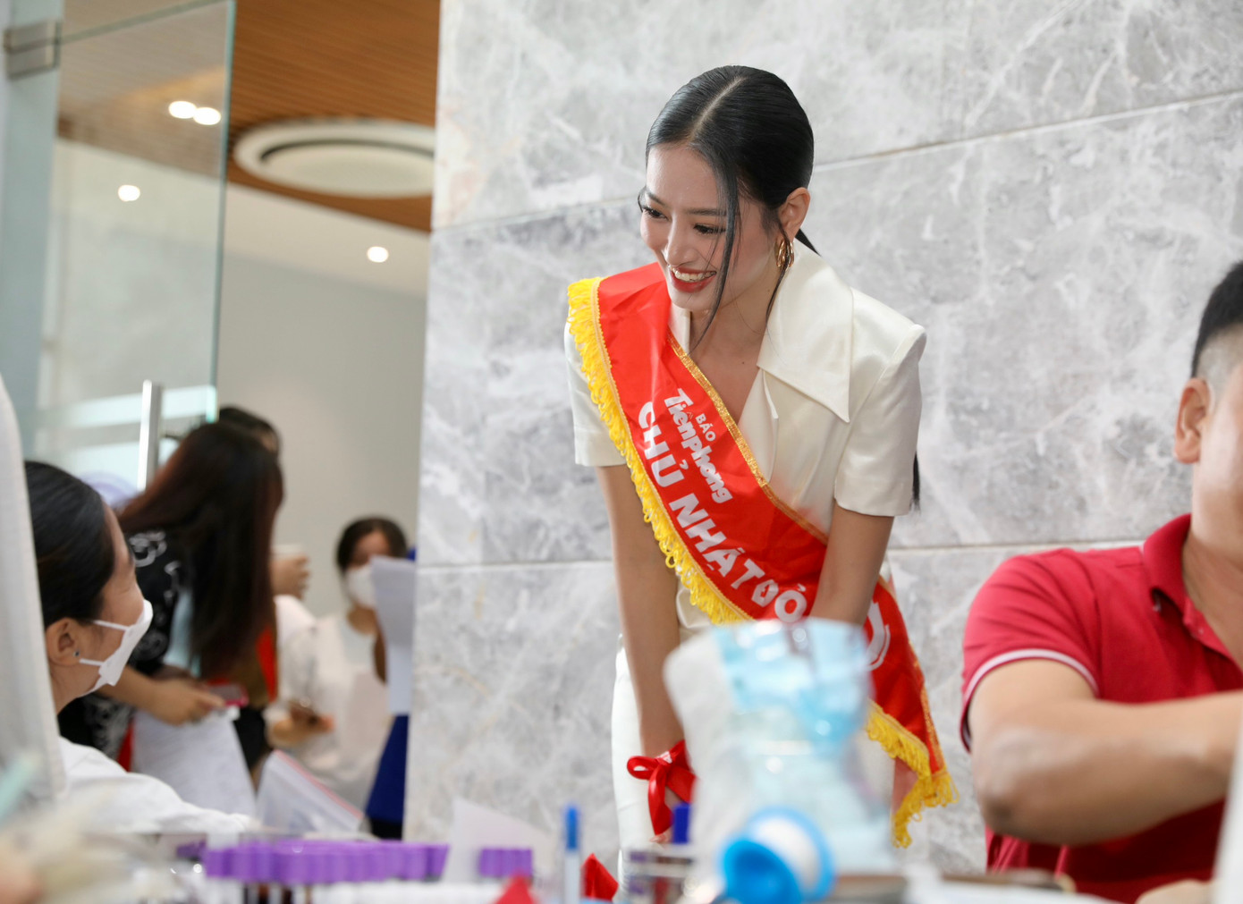 Hoa hậu Thanh Thủy, Á hậu Khánh Linh đồng hành cùng Chủ nhật Đỏ 2024. Ảnh: Phạm Nguyễn. Hoa hậu Thanh Thủy, Á hậu Khánh Linh đồng hành cùng Chủ nhật Đỏ 2024. Ảnh: Phạm Nguyễn.